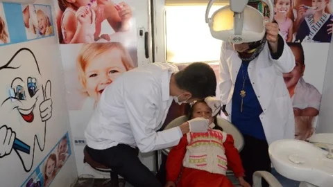 Hakkari'de Öğrencilere Diş Taraması Yapıldı