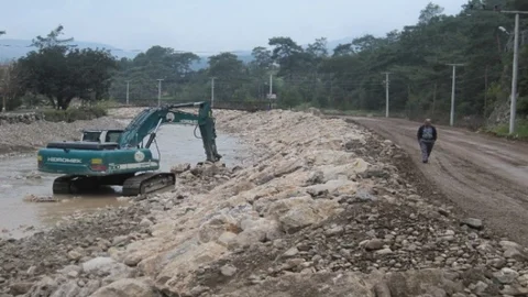 Antalya'da Dere Islah Çalışmaları Sürüyor