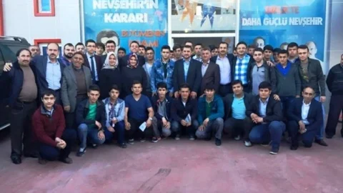 AK Parti Adayları Gençlerle Buluştu