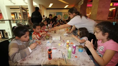 Forum Gaziantep'te Çocuklar Kumbaralarını Boyadı