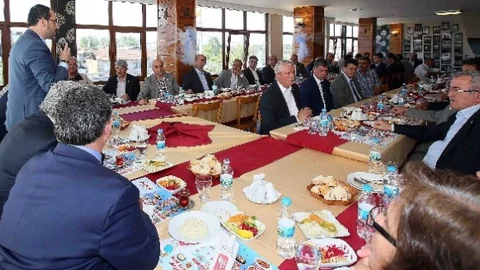 Başiskele Muhtarları İbrahim Karaosmanoğlu İle Bir Araya Geldi