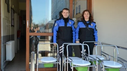 Bartın'da İhtiyaç Sahiplerine Sandalye Dağıtımı