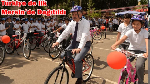 Mersin'de Öğrencilere Bisiklet Dağıtıldı