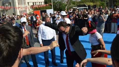 Manisa'da Kolbastı Eğlencesi