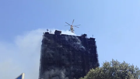 Bakü'de 16 Katlı Apartmanda Yangın