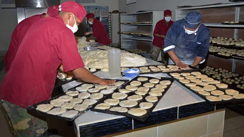 Bolivya'da Fırıncı Grevi Sonrası Askerler Ekmek Pişirdi