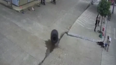 Tekerlek Yol Ortasında İlerledi