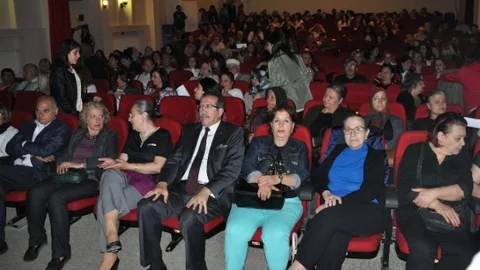 Tepebaşı'nda Annelerden Yunus Emre Gösterisi