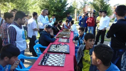 Gercüş'te Satranç ve Tavla Turnuvası Başladı