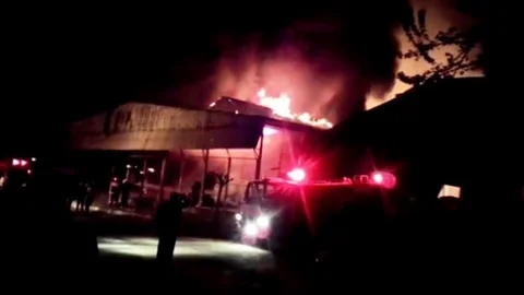 Sakarya'da Market Yangını Kontrol Altına Alındı