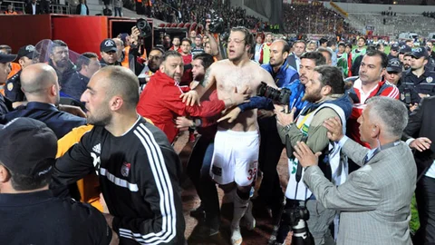 Sivasspor-Galatasaray Maçında Olaylar Çıktı