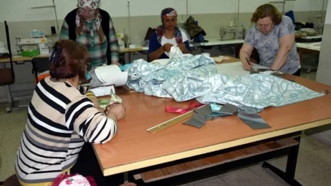 Aliağa'da Yıl Sonu Sergisi Hazırlığı