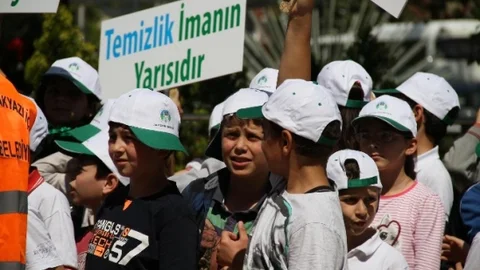 Akyazı'da Temiz Çevre Yürüyüşü Gerçekleşti