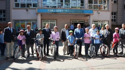 İzmit'te Bisiklet Dağıtımı Devam Ediyor