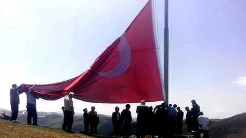 Giresun'da Dev Türk Bayrağı Açıldı