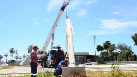 Mersin'de Deniz Park Yıkımı Devam Ediyor