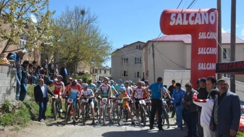 Tatvan'da Dağ Bisikleti Yarışması Düzenlendi