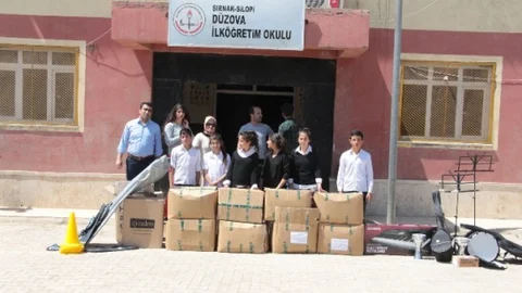 Silopi'de Öğrenciler Gitar Sahibi Oldu