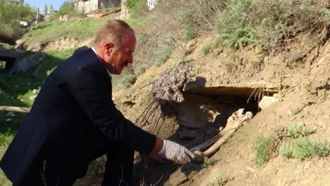 Hakkari'deki Tarihi Mezarlık Tahrip Oldu