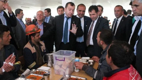 AK Parti Adayları Seydişehir'de Destek İstedi