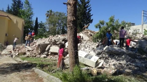 Osmaniye'de Yıkım Sonrası Kalabalık Toplandı