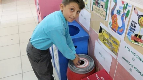 Kütahya'da Öğrencilerden Atık Pil Seferberliği