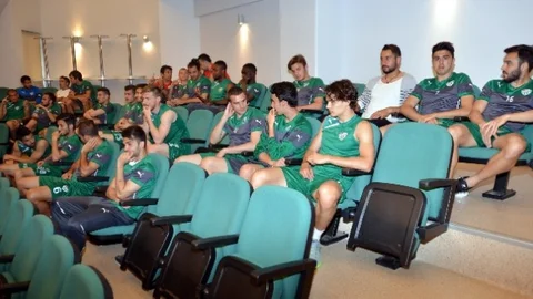 Bursasporlu Futbolculara Bilgilendirme Toplantısı