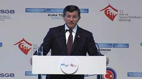 Davutoğlu'ndan Partilere Eleştiri