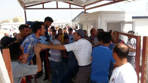 Mersin'de Şehir Hastanesi İnşaatında İşçi Eylemi