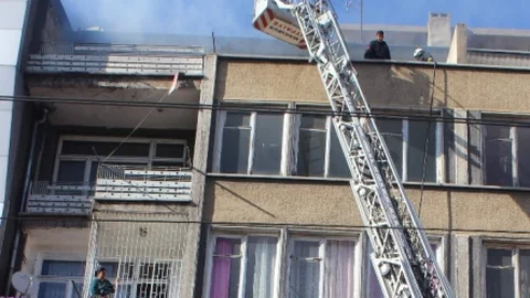 Kayseri'de Yangın Anında Çamaşır Topladı