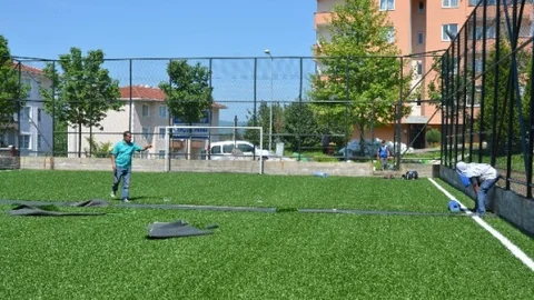 Kartepe'de Futbol Sahaları Yenileniyor