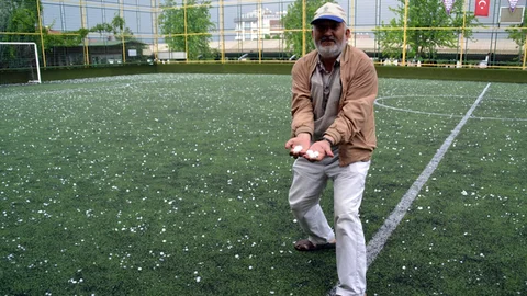 Balıkesir'de Ceviz Büyüklüğünde Dolu Yağışı
