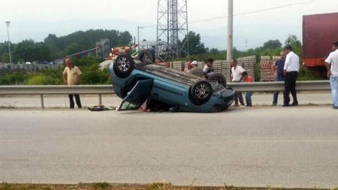 Düzce'de Ters Dönmüş Otomobil Kazası