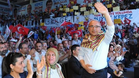 Lütfi Elvan'dan Asgari Ücret Eleştirisi