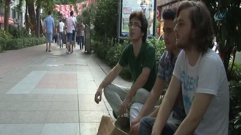 Kocaeli İzmit'te Liselilerden Suriyeli Dilenci Eylemi