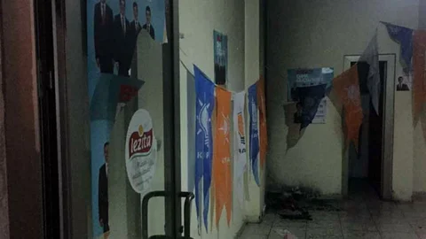 Siirt'te Seçim Bürosu Kundaklandı