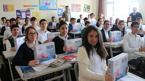 700 Bin Öğrenciye Tablet Dağıtılacak