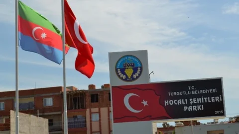 Azerbaycan Bayrağı Turgutlu'da Ters Asıldı