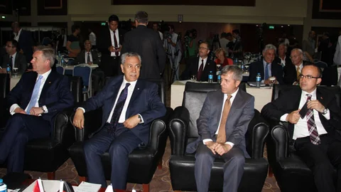 Bülent Arınç Çanakkale'de Konferansa Katıldı