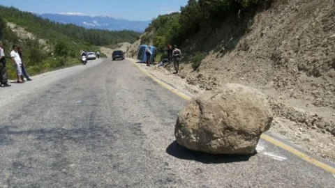 Antalya'da Seçim Konvoyunda Kaza
