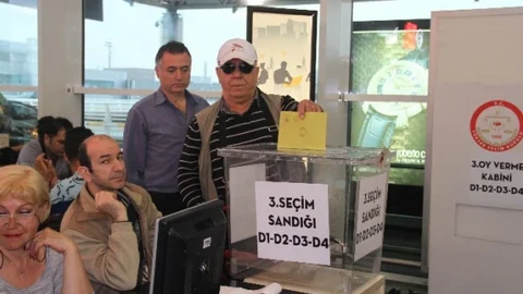 Atatürk Havalimanı'nda Oy Kullanma Süreci Başladı