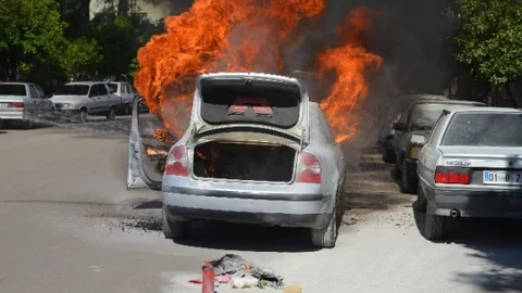 Adana'da Otomobil Yandı