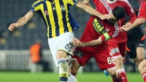 Fenerbahçe'nin Sarı Kart Sıkıntısı