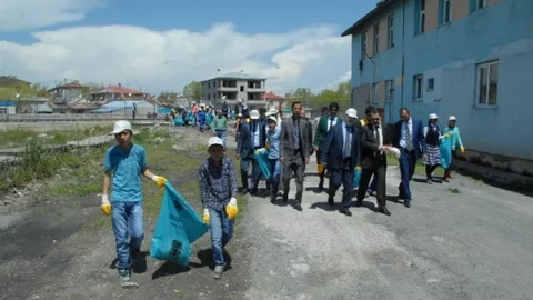 Tuşba'da Çevre Temizliği Yapıldı