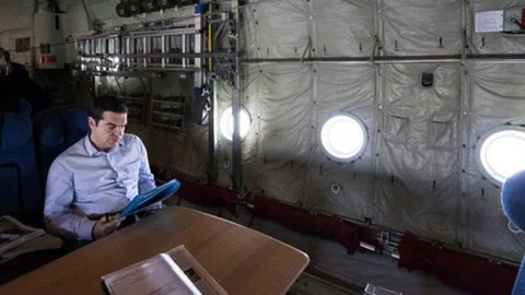 Yunanistan Başbakanı Nakliye Uçağıyla Riga'ya Gitti