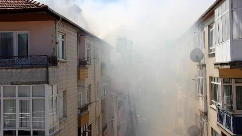 Yalova'da Korkutan Apartman Yangını
