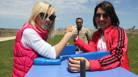 Sinop'ta Anneler Bilek Güreşi Yaptı