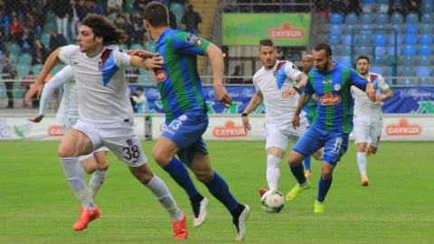 Çaykur Rizespor Trabzonspor Maçında İlk Yarı Sonuçlandı