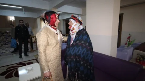 Ağrı'da Anneler Günü Kutlaması