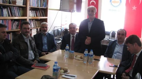 AK Parti Adayları Memur-Sen’i Ziyaret Etti